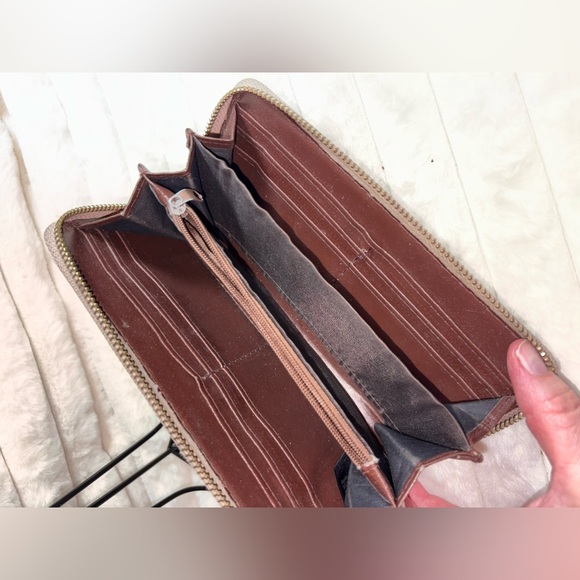 Unbranded Fashion Plaid Textured Wallet in Pink and Gray Like New - Picture 3 of 3